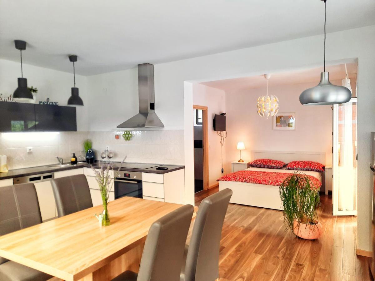 Apartments Nika Слуни Экстерьер фото