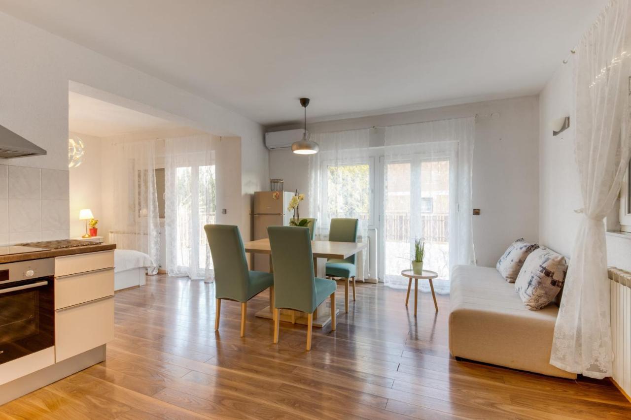 Apartments Nika Слуни Экстерьер фото