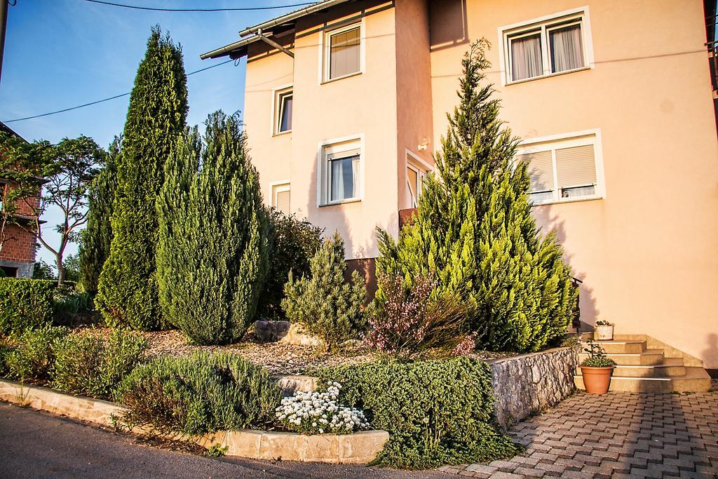 Apartments Nika Слуни Экстерьер фото