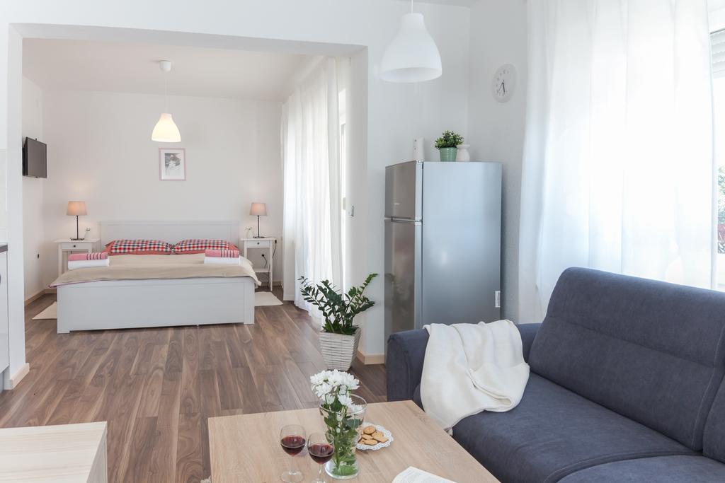 Apartments Nika Слуни Экстерьер фото