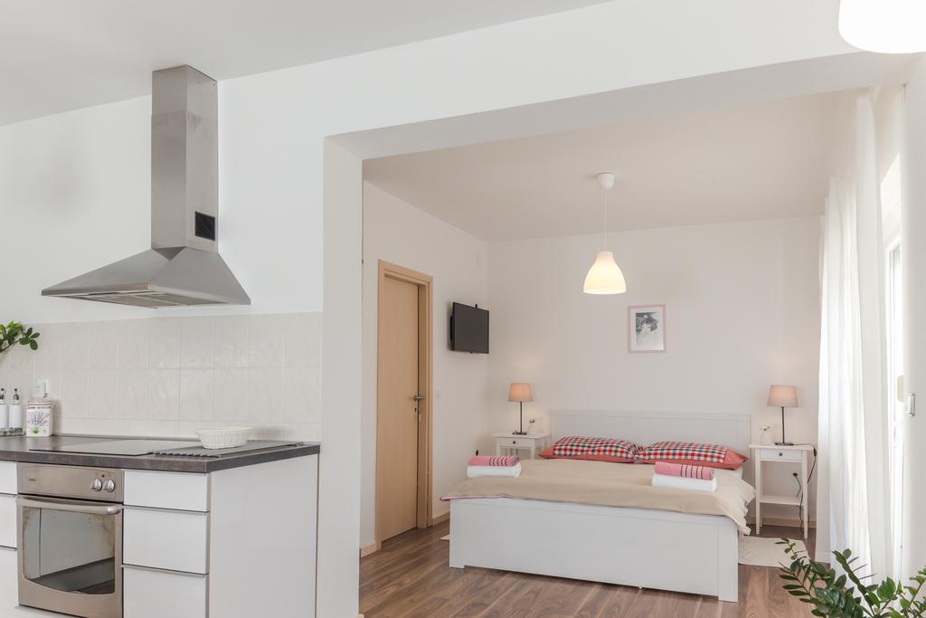 Apartments Nika Слуни Экстерьер фото