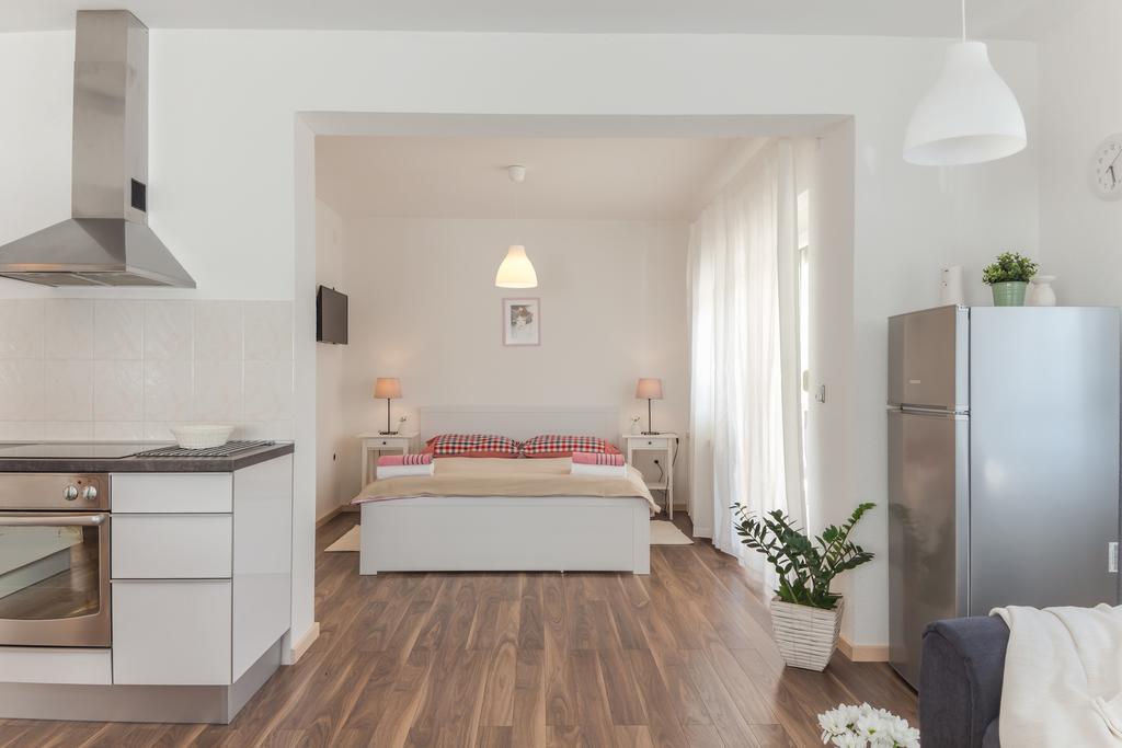 Apartments Nika Слуни Экстерьер фото